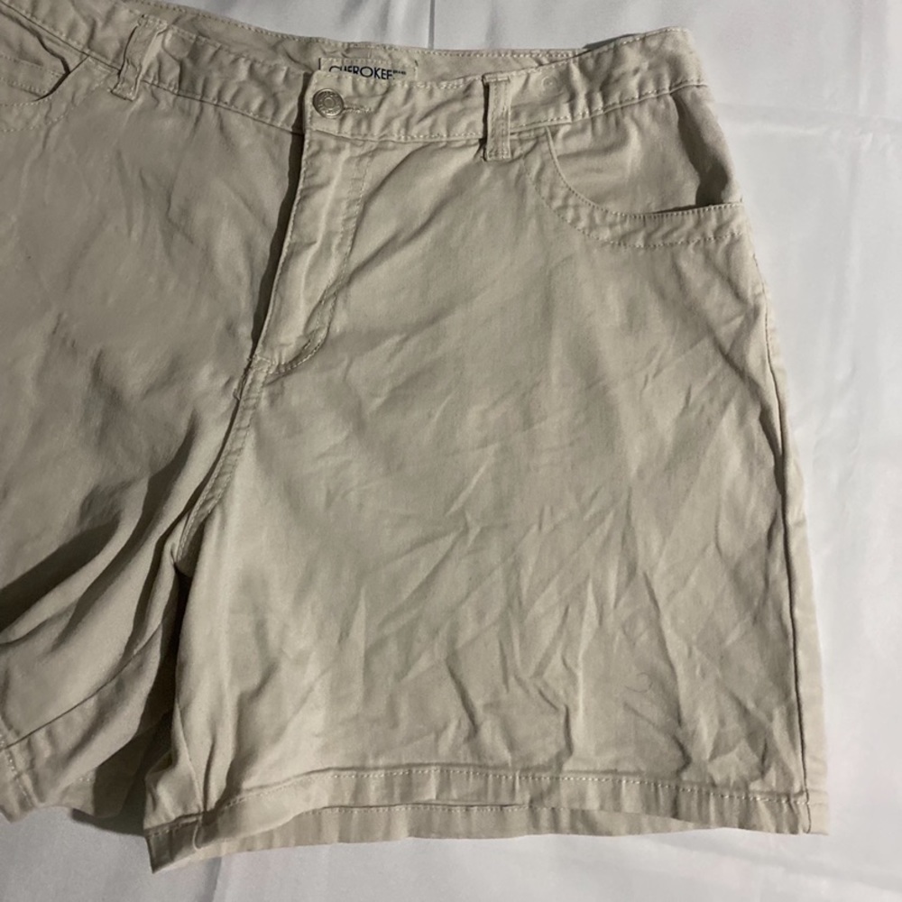 Cherokee Khaki Shorts - Picture 3 of 8
